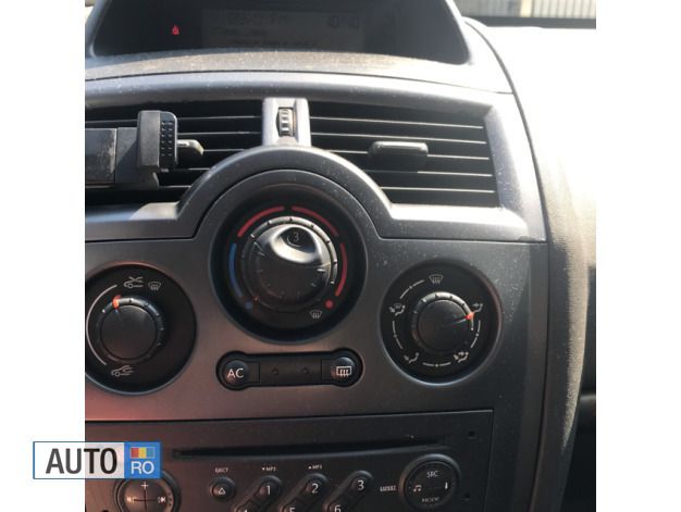 Gri Utilizat 2009 Renault Mégane III | 2.350 EUR (Super Preț) - Imagine 1/4