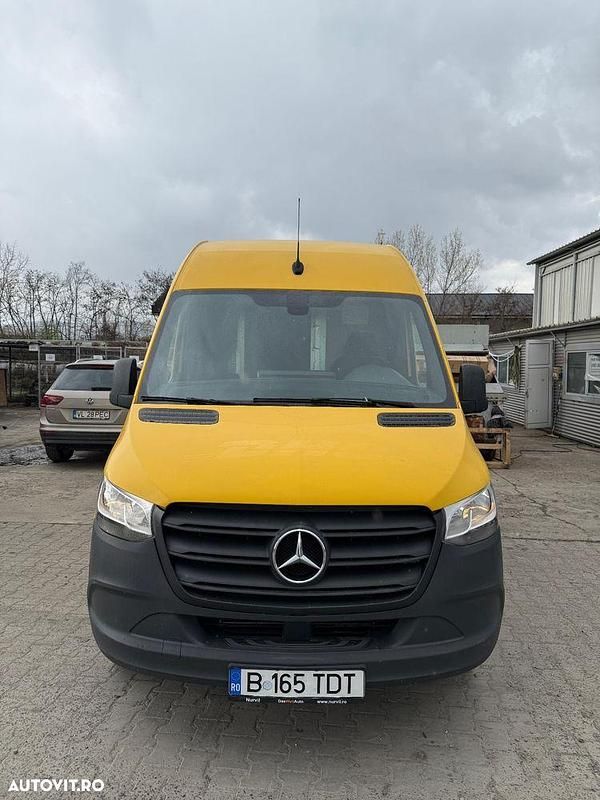 Second-hand Mercedes Sprinter 143 CP (105 kW) 2019 Culoaregalbeuriu Van