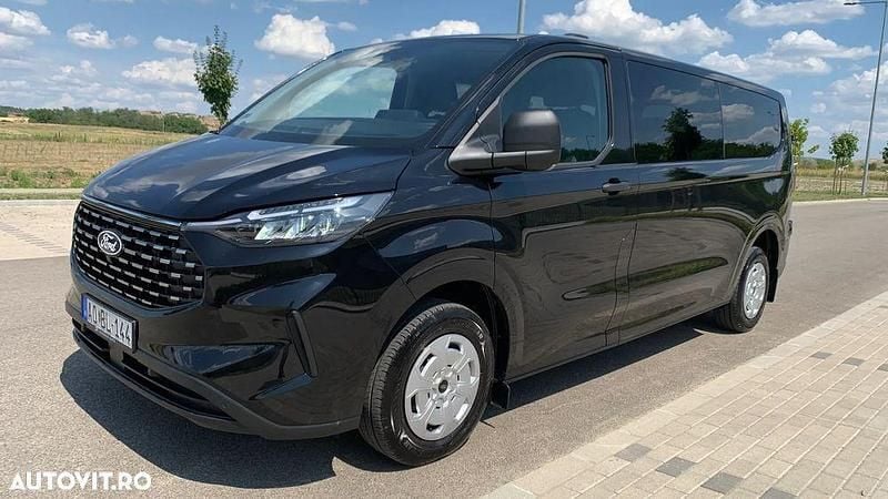 Culoarenegru Utilizat 2025 Ford Tourneo Custom Trend Van | 38.990 EUR - Imagine 1/4