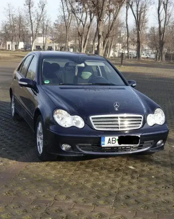 Utilizat 2006 Mercedes 220 Berlinǎ | 3.400 EUR - Imagine 1/4