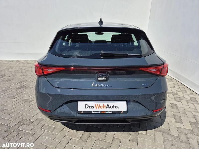 Nouă Seat Leon Style 205 CP (150 kW) 2025 Culoarealbastru Hatchback