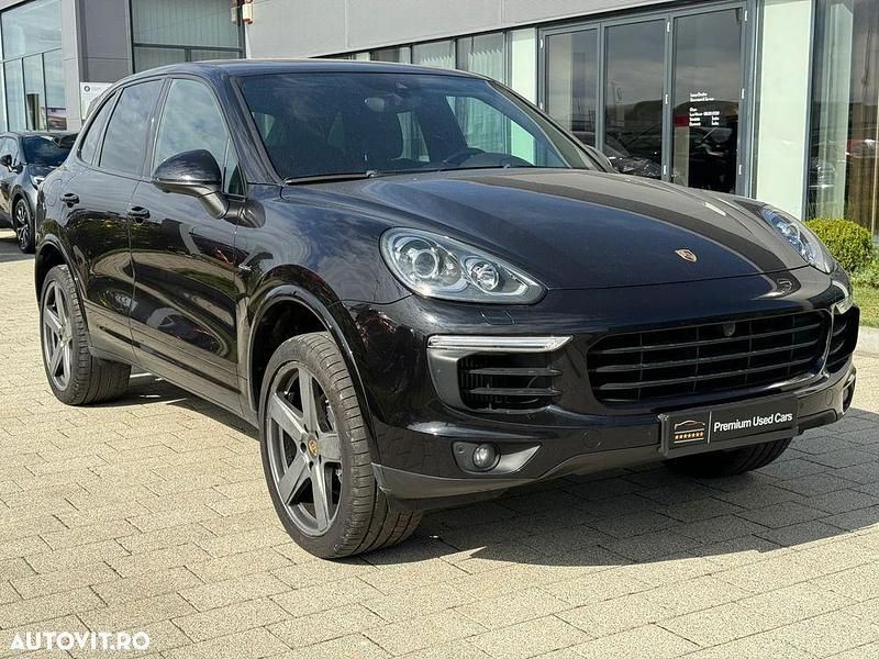 Culoarenegru Utilizat 2017 Porsche Cayenne SUV | 24.900 EUR (Preț bun) - Imagine 1/4