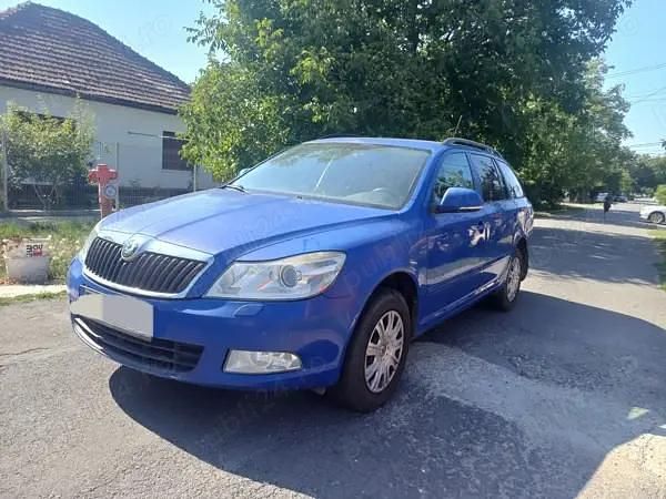 Albastru Utilizat 2010 Skoda Octavia Break | 3.400 EUR (Preț bun) - Imagine 1/4