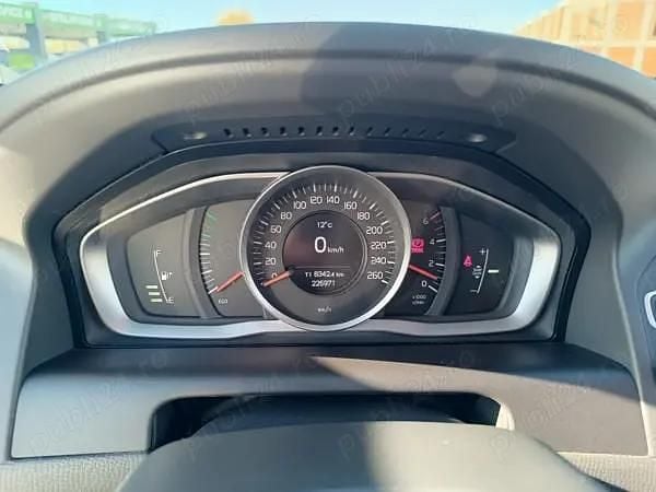 Alb Utilizat 2016 Volvo XC60 SUV | 14.500 EUR (Preț OK) - Imagine 1/4