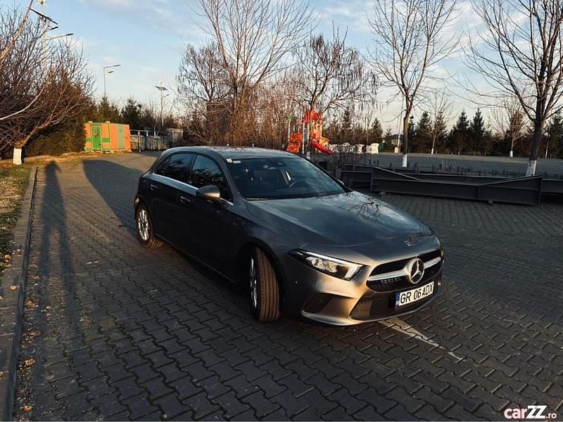 Gri Second-hand 2021 Mercedes A180 Berlinǎ | 21.700 EUR (Super Preț) - Imagine 1/4