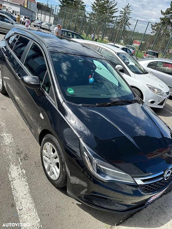 Culoarenegru Utilizat 2016 Opel Astra Break | 7.300 EUR (Preț OK) - Imagine 1/4