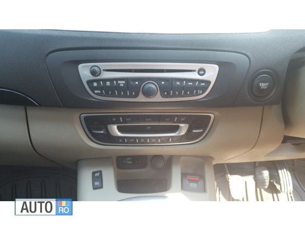 Second-hand Renault Grand Scénic III 106 CP (77 kW) 2010 Verde Monovolum