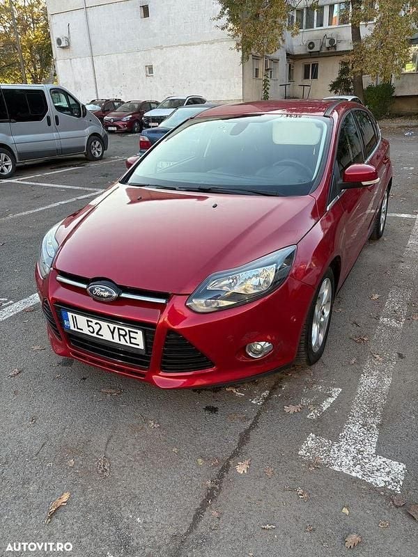 Rosu Utilizat 2013 Ford Focus Titanium Hatchback | 4.600 EUR (Preț bun) - Imagine 1/4