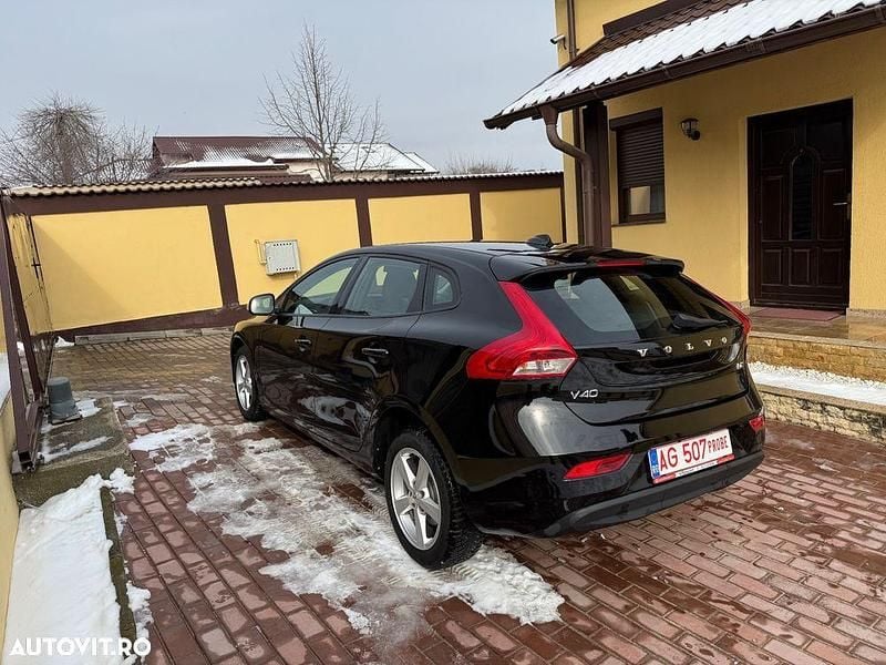 Second-hand Volvo V40 R-Design 150 CP (110 kW) 2017 Culoarenegru Break
