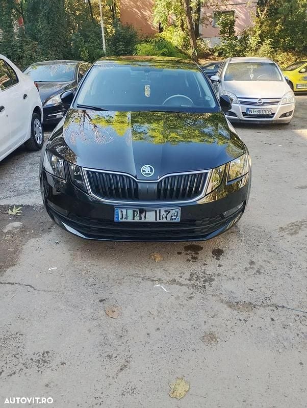 Culoarenegru Second-hand 2019 Skoda Octavia Ambition Berlinǎ | 11.750 EUR (Super Preț) - Imagine 1/4