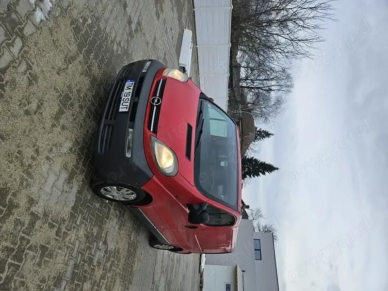 Second-hand Opel Vivaro 74 CP (54 kW) 2006 Rosu Monovolum