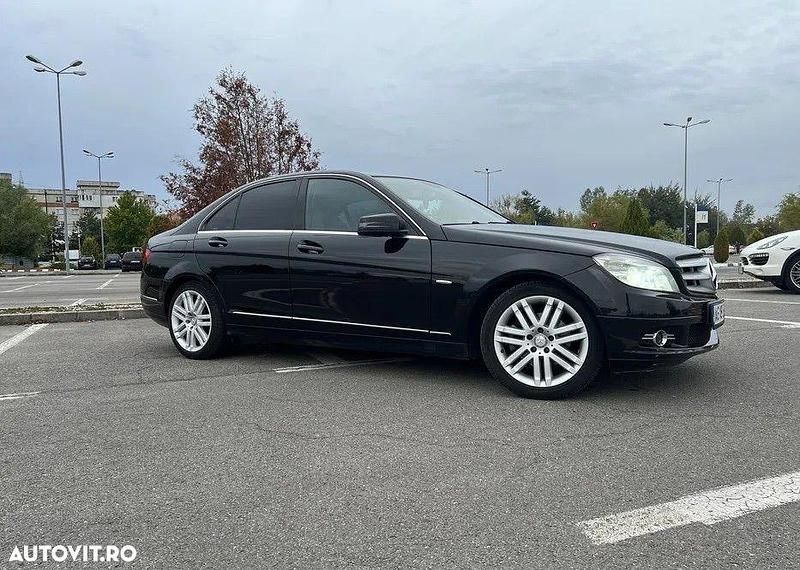 Culoarenegru Utilizat 2007 Mercedes C220 Berlinǎ | 5.200 EUR (Preț OK) - Imagine 1/4