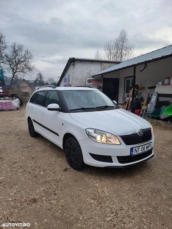 Culoarealb Utilizat 2012 Skoda Fabia Sport Break | 3.850 EUR (Preț OK) - Imagine 1/4