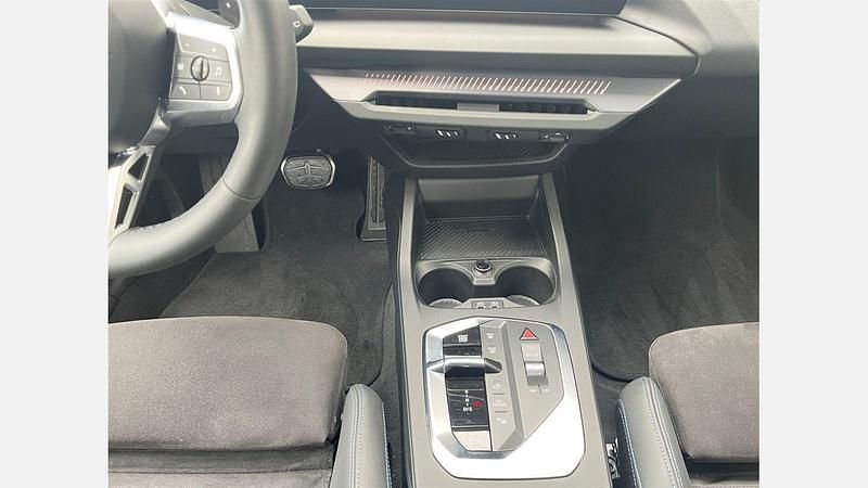 Second-hand BMW 120 Comfort Edition 156 CP (114 kW) 2024 Negru sapphire metalizat Hatchback