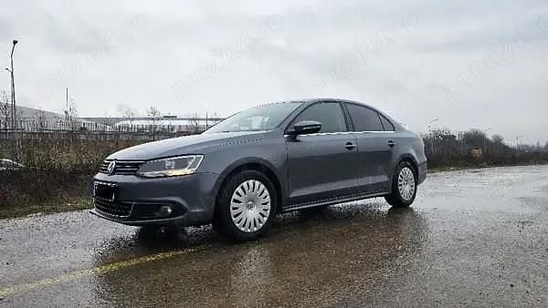 Second-hand VW Jetta Highline 105 CP (77 kW) 2012 Berlinǎ