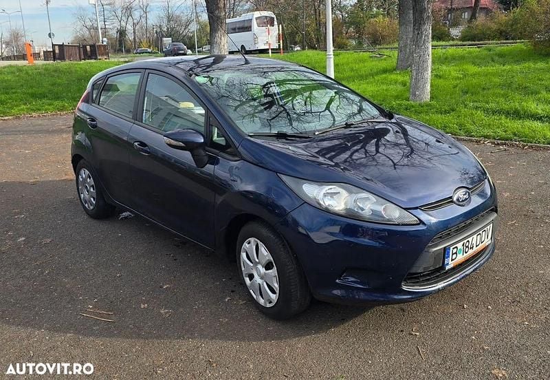 Culoarealbastru Utilizat 2012 Ford Fiesta Titanium | 3.650 EUR (Preț OK) - Imagine 1/4