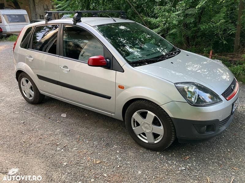 Second-hand Ford Fiesta 80 CP (58 kW) 2008 Argint Hatchback