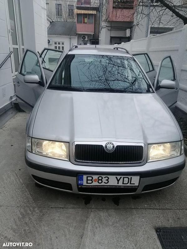 Culoareargint Utilizat 2005 Skoda Octavia Ambiente Break | 1.850 EUR (Preț bun) - Imagine 1/4
