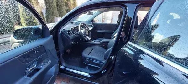 Second-hand Mercedes GLB200 170 CP (125 kW) 2024 Negru SUV