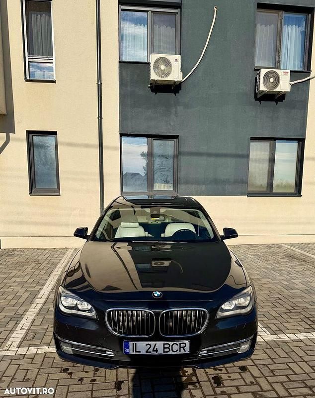 Second-hand BMW 730 258 CP (189 kW) 2014 Culoarenegru Berlinǎ