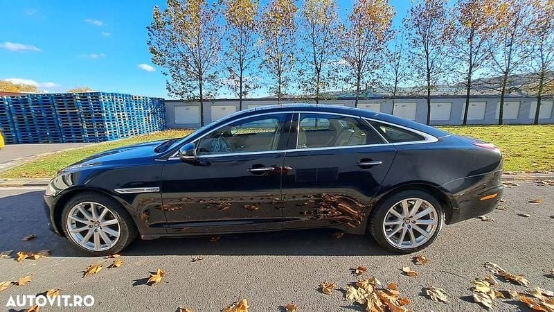 Second-hand Jaguar XJ 275 CP (202 kW) 2010 Culoarenegru Berlinǎ