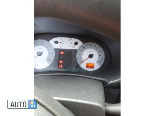 Second-hand Renault Symbol II 62 CP (45 kW) 2008 Gri Berlinǎ