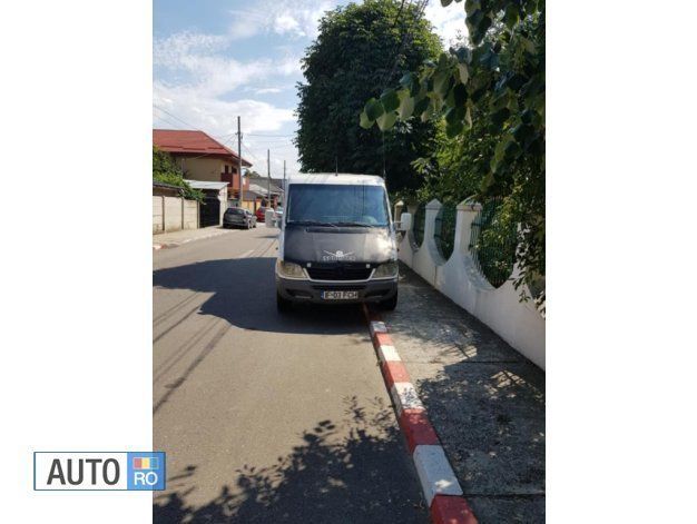 Alb Utilizat 2003 Mercedes Sprinter Van | 4.200 EUR (Super Preț) - Imagine 1/4