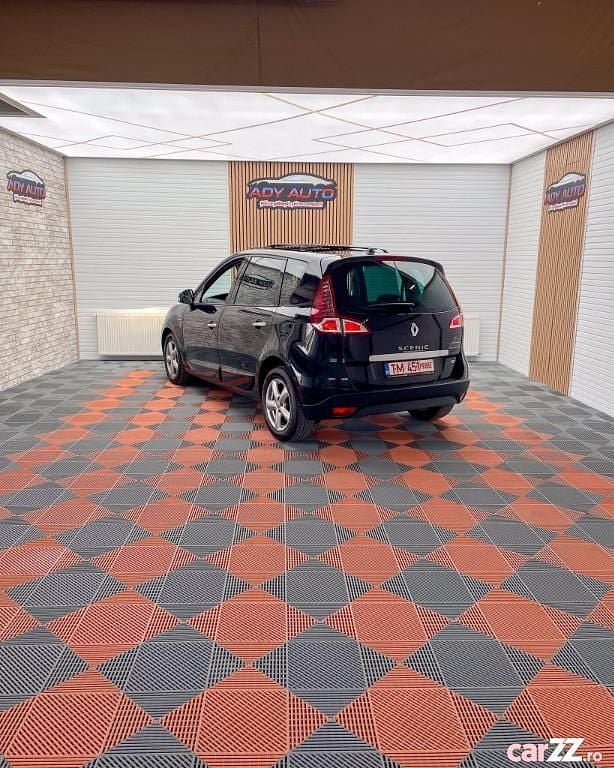 Second-hand Renault Scénic III Bose Edition 131 CP (96 kW) 2012 Negru Monovolum