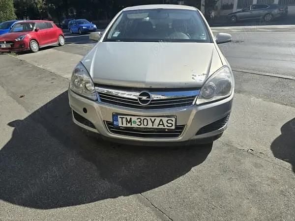 Auriu Utilizat 2008 Opel Astra Hatchback | 1.300 EUR (Preț bun) - Imagine 1/4