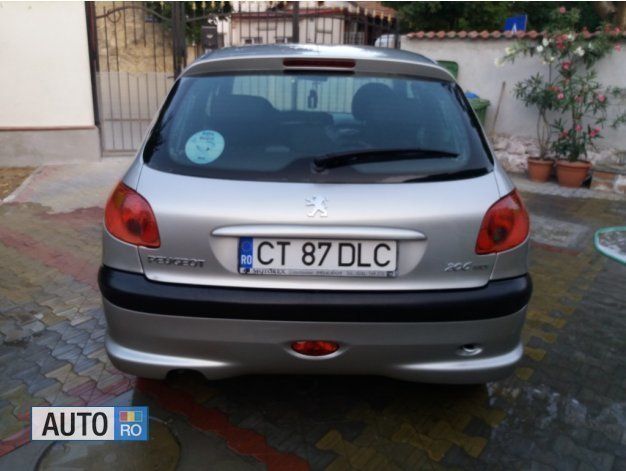 Auriu Utilizat 2006 Peugeot 206 Hatchback | 2.600 EUR (Scump) - Imagine 1/4