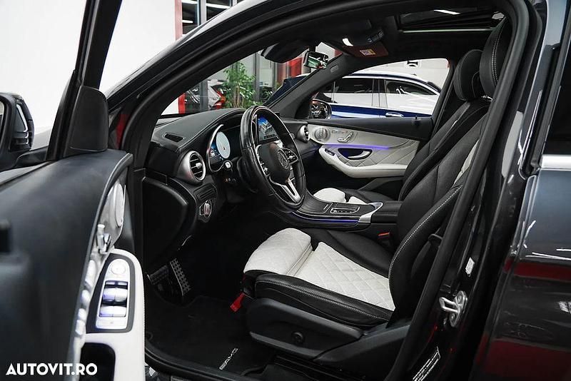 Second-hand Mercedes GLC300 AMG line Plus 272 CP (200 kW) 2020 Culoaregri Coupe