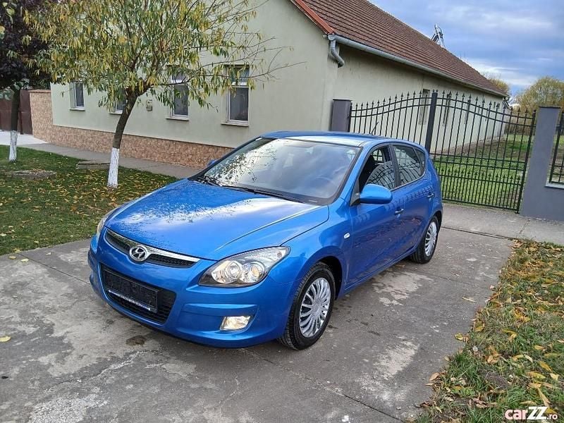 Second-hand Hyundai i30 109 CP (80 kW) 2010 Albastru Hatchback