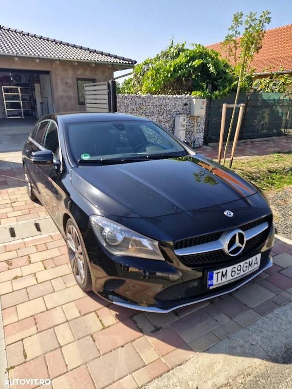 Culoarenegru Utilizat 2018 Mercedes CLA200 Shooting Brake Break | 11.950 EUR (Super Preț) - Imagine 1/4