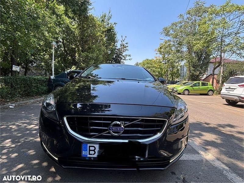 Culoarenegru Utilizat 2014 Volvo V40 Standard Break | 7.000 EUR (Preț OK) - Imagine 1/4