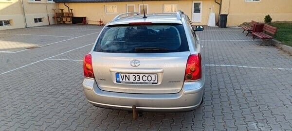 Second-hand Toyota Avensis T2 116 CP (85 kW) 2005 Auriu Break