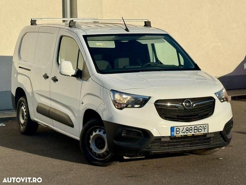 Culoarealb Utilizat 2020 Opel Combo Monovolum | 9.999 EUR (Preț bun) - Imagine 1/4