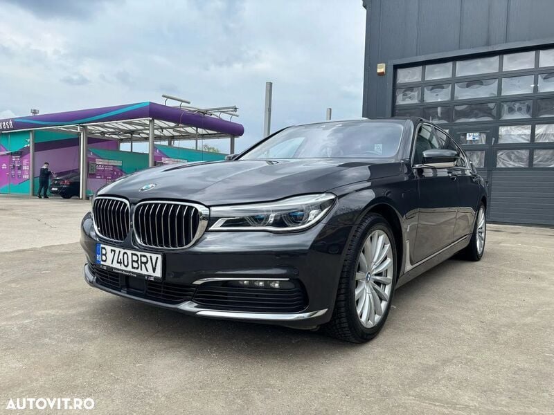 Gri Utilizat 2017 BMW 740 iPerformance Berlinǎ | 29.999 EUR - Imagine 1/4