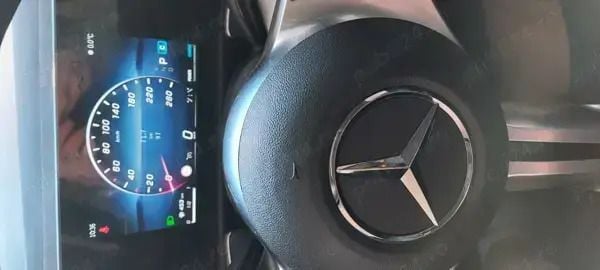 Second-hand Mercedes GLB200 170 CP (125 kW) 2024 Negru SUV