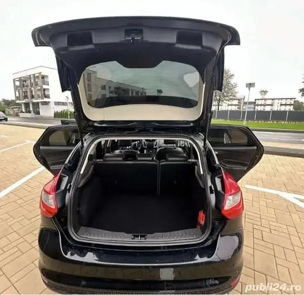 Second-hand Ford Focus 115 CP (84 kW) 2012 Negru Hatchback