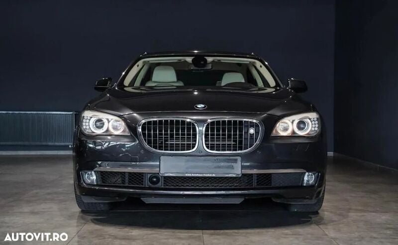 Second-hand BMW 750 Comfort Edition 407 CP (299 kW) 2010 Gri Berlinǎ