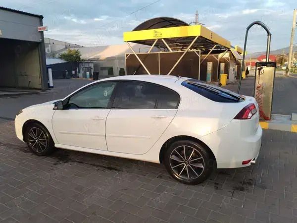 Utilizat 2012 Renault Laguna III Hatchback | 3.950 EUR (Preț OK) - Imagine 1/4
