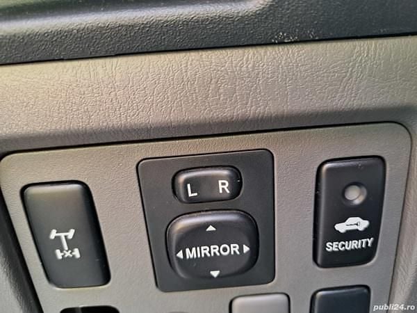 Second-hand Toyota HiLux 100 CP (73 kW) 2012 Pickup