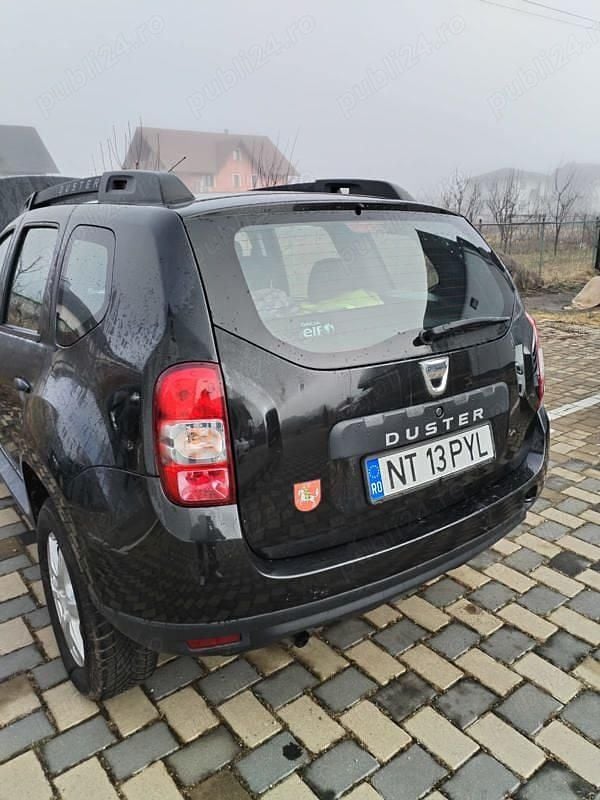 Negru Utilizat 2016 Dacia Duster SUV | 9.000 EUR - Imagine 1/4
