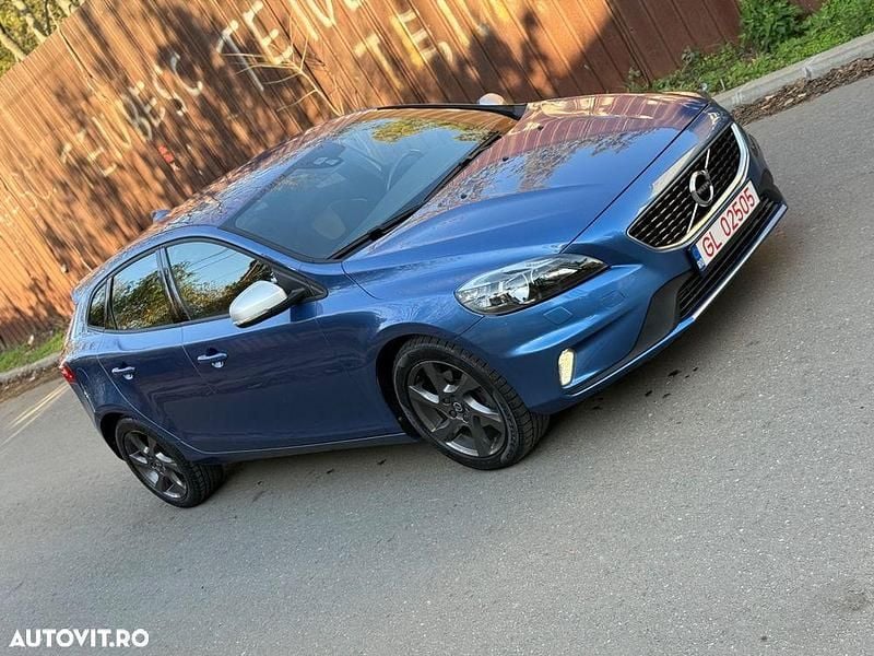 Culoarealbastru Utilizat 2017 Volvo V40 R-Design Hatchback | 10.950 EUR - Imagine 1/4