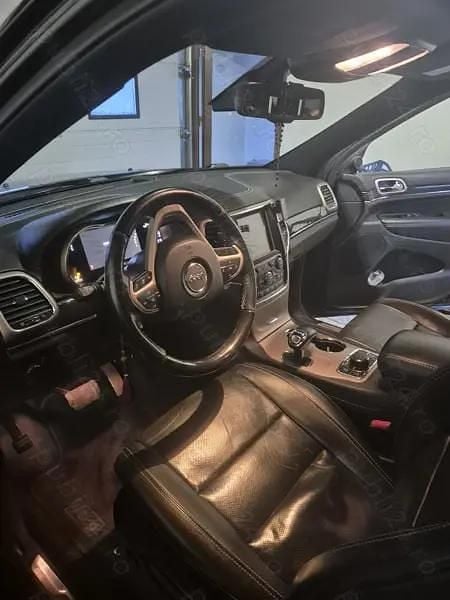 Second-hand Jeep Grand Cherokee Overland 250 CP (183 kW) 2015 SUV