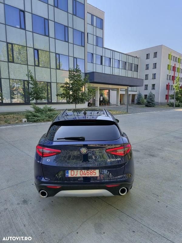 Second-hand Alfa Romeo Stelvio Ti 280 CP (205 kW) 2019 Culoarealbastru SUV