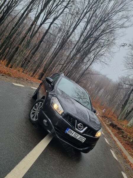 Negru Utilizat 2012 Nissan Qashqai SUV | 6.900 EUR (Preț OK) - Imagine 1/4