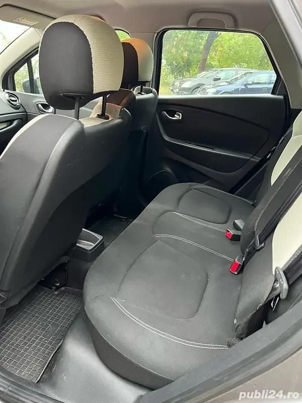 Gri Utilizat 2018 Renault Captur SUV | 7.199 EUR (Super Preț) - Imagine 1/4