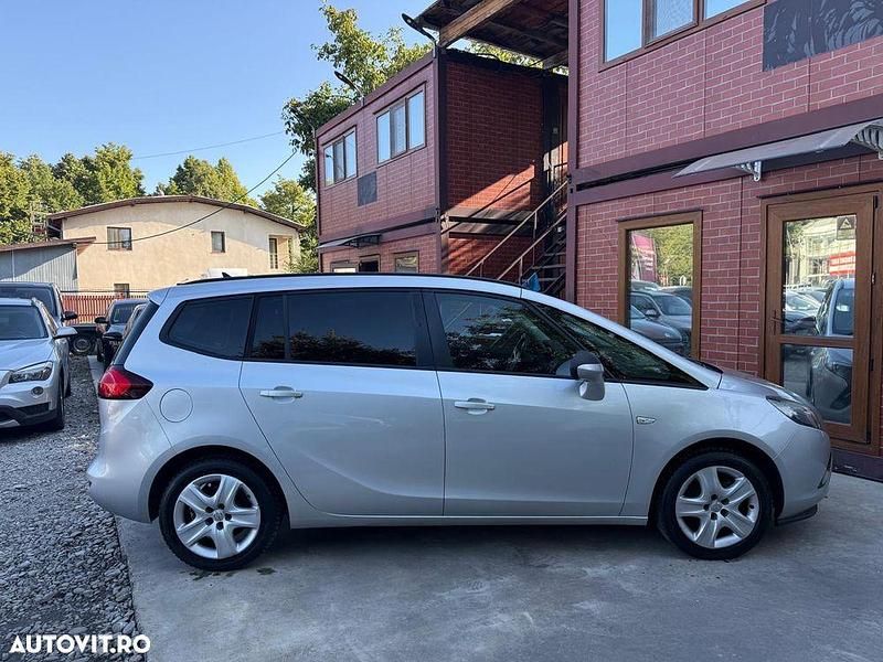 Second-hand Opel Zafira Tourer Active 130 CP (95 kW) 2013 Culoaregri Monovolum