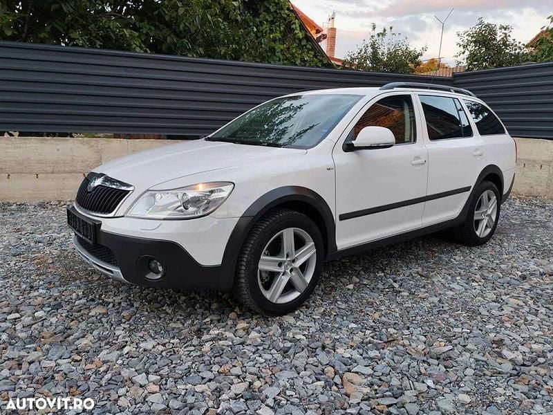 Culoarealb Utilizat 2013 Skoda Octavia Ambition Break | 6.250 EUR (Preț bun) - Imagine 1/4